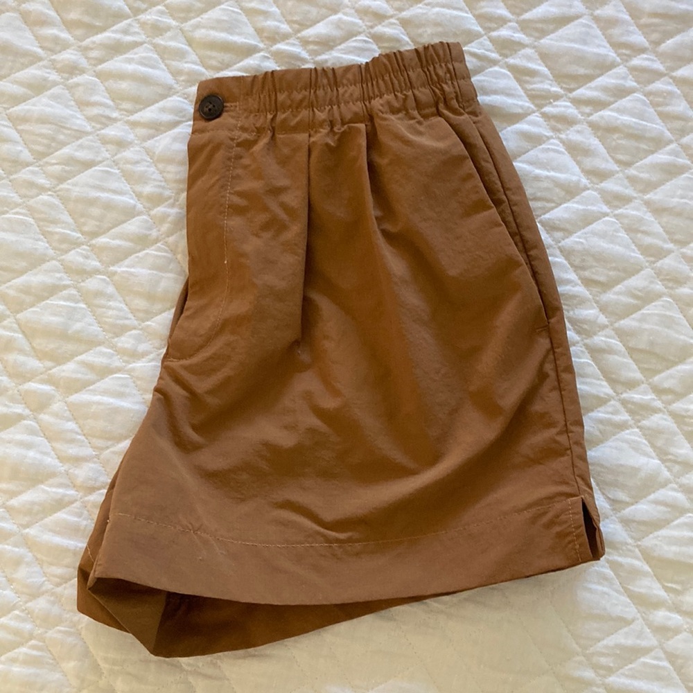 Madewell ripstop track shorts, size small. Like new condition.